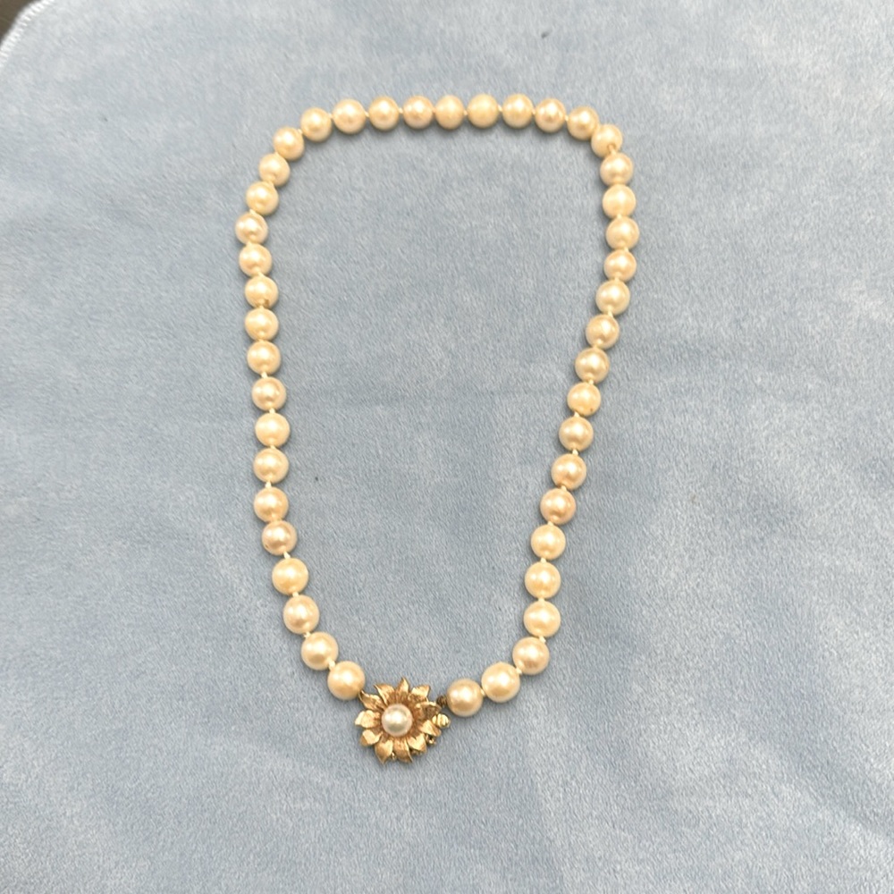 Pearl necklace